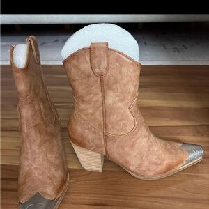 BEAST FASHION Tan Heeled Boots with Decorative Stitching